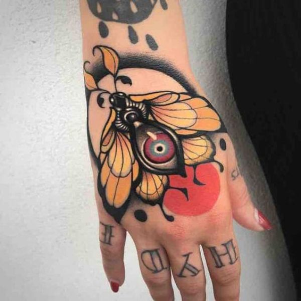Tattoo ở bàn tay bướm chúa