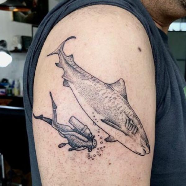 Tattoo ở bắp tay con cái cá