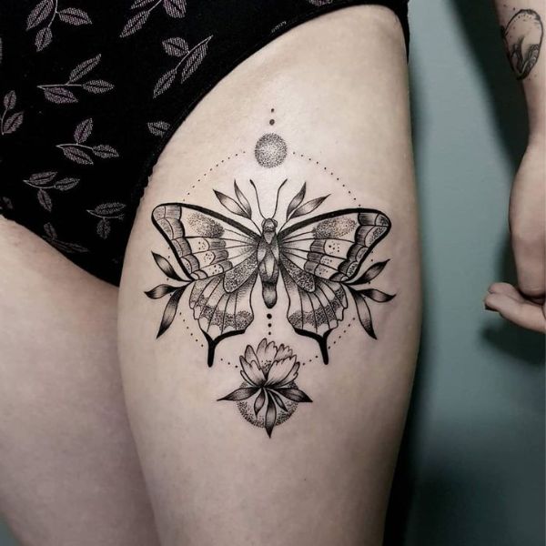 Tattoo ở chân cho nữ bướm đẹp