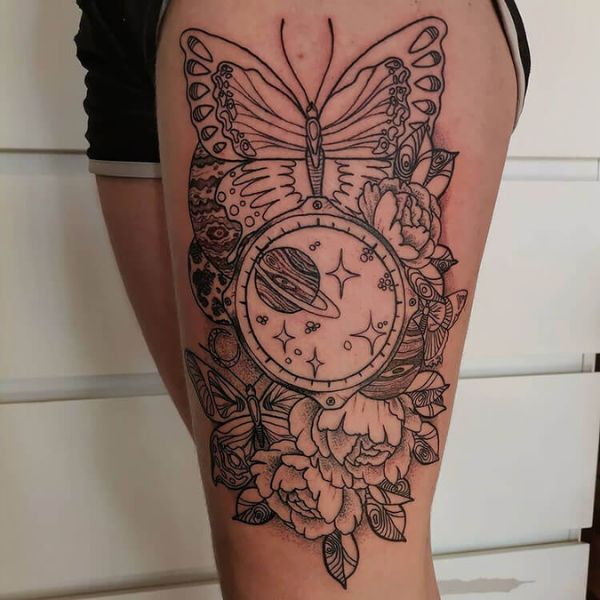 Tattoo ở chân cho nữ bướm và đồng hồ