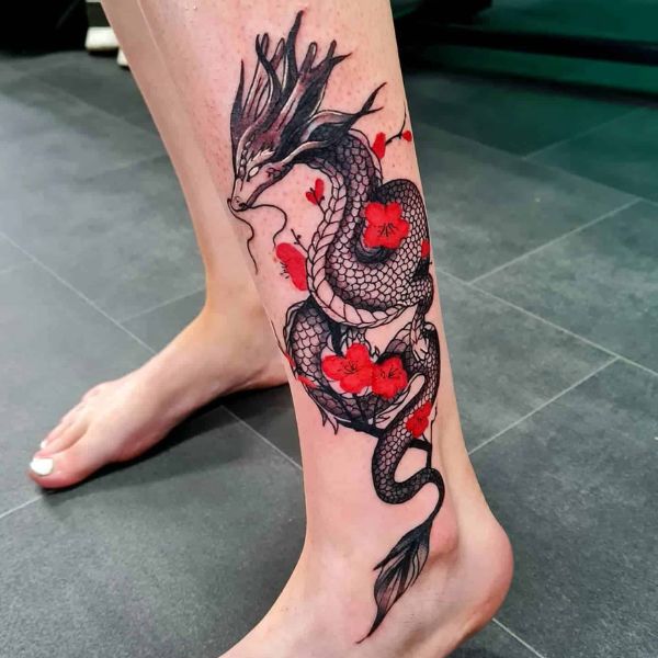 Tattoo ở chân cho nữ con rồng