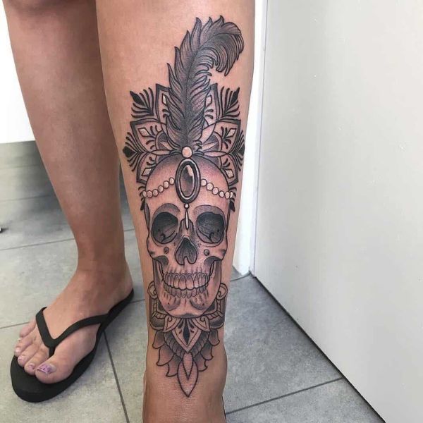Tattoo ở chân cho nữ đầu lâu