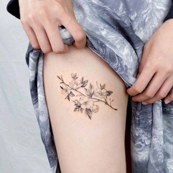 Tattoo ở chân cho nữ dễ thương
