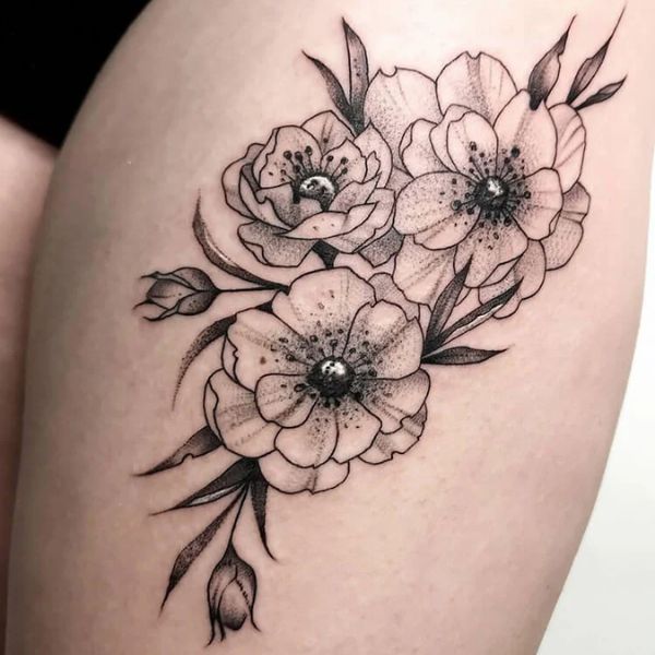 Tattoo ở chân cho nữ hoa đào