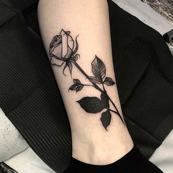Tattoo ở chân cho nữ hoa hồng đẹp