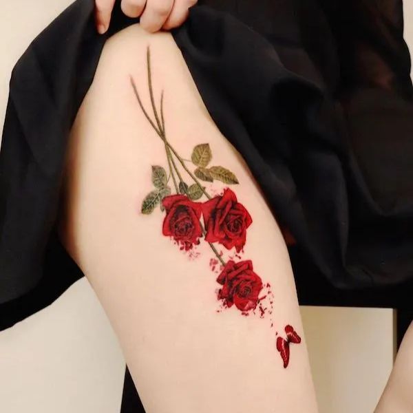 Tattoo ở chân cho nữ hoa hồng đỏ