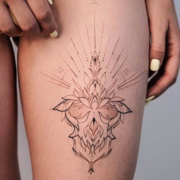 Tattoo ở chân cho nữ hoa sen