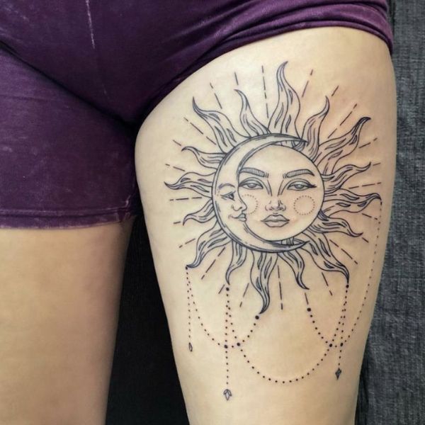Tattoo ở chân cho nữ mặt trời