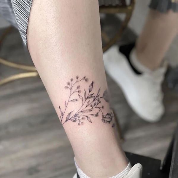 Tattoo ở chân cho nữ mini