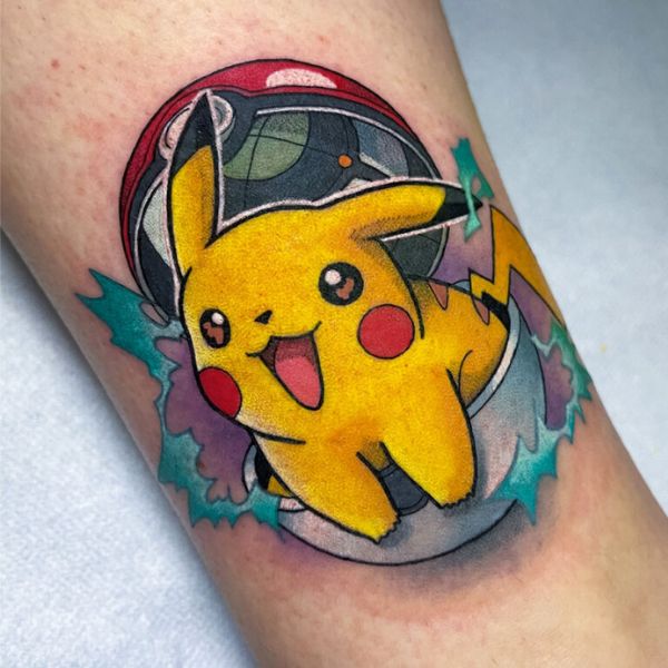 Tattoo pikachu màu sắc