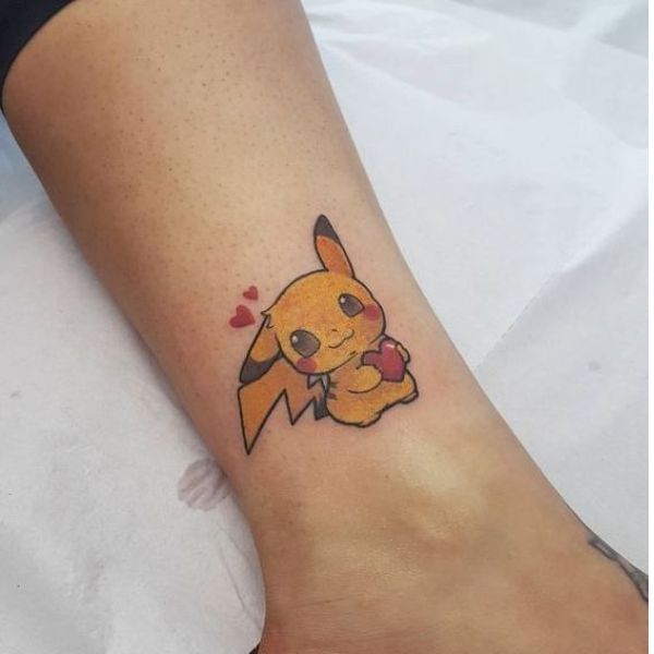 Tattoo pikachu ở chân