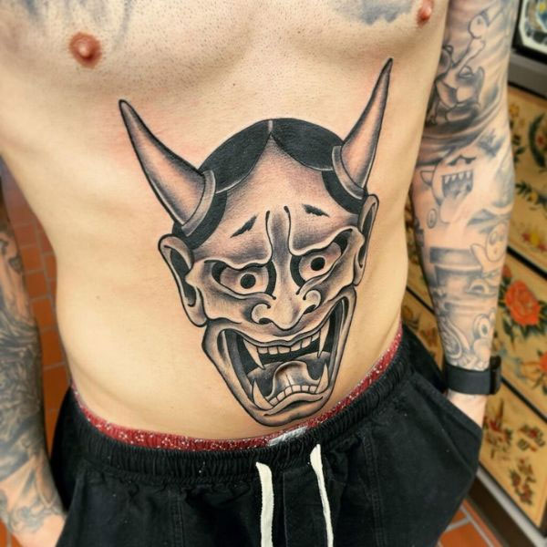 Tattoo quỷ dạ xoa ở bụng