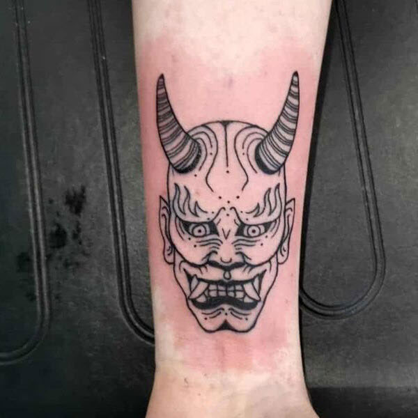 Tattoo quỷ dạ xoa ở cổ chân