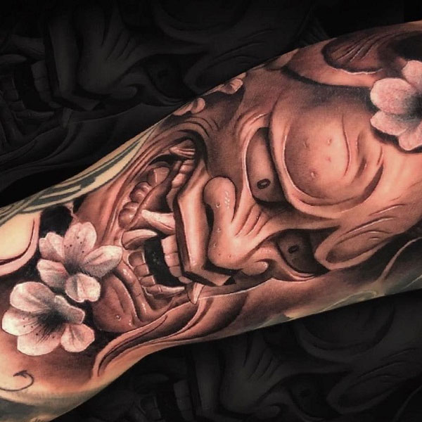 Tattoo quỷ dạ xoa và hoa