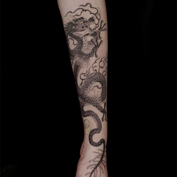 Tattoo rồng quấn tay cực độc