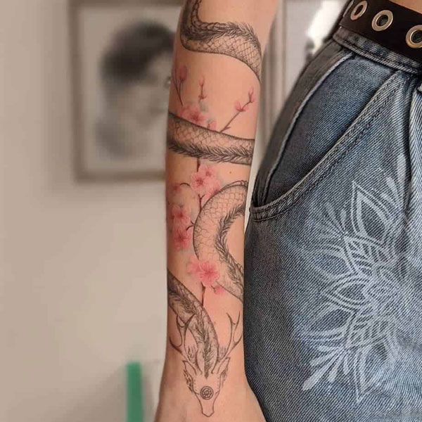 Tattoo Long quấn tay phái nữ ngầu
