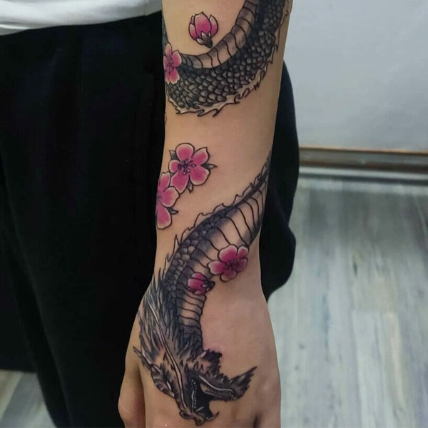Tattoo Long quấn tay và hoa đẹp