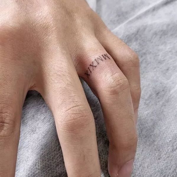 tattoo số la mã ngón tay đẹp