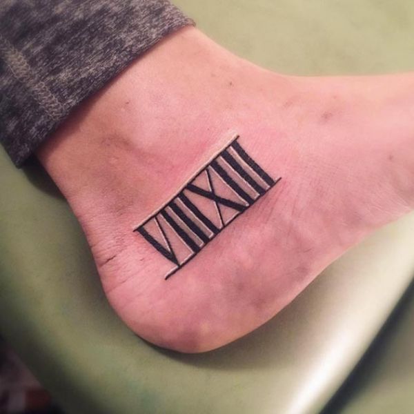 Tattoo số la mã ở chân