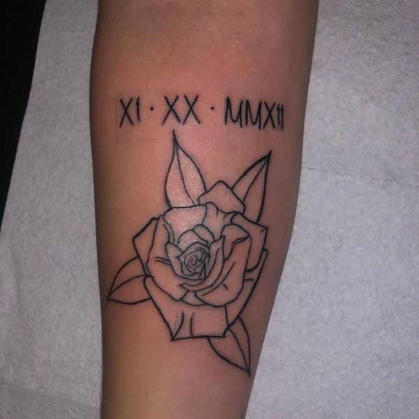 Tattoo số la mã và hoa hồng