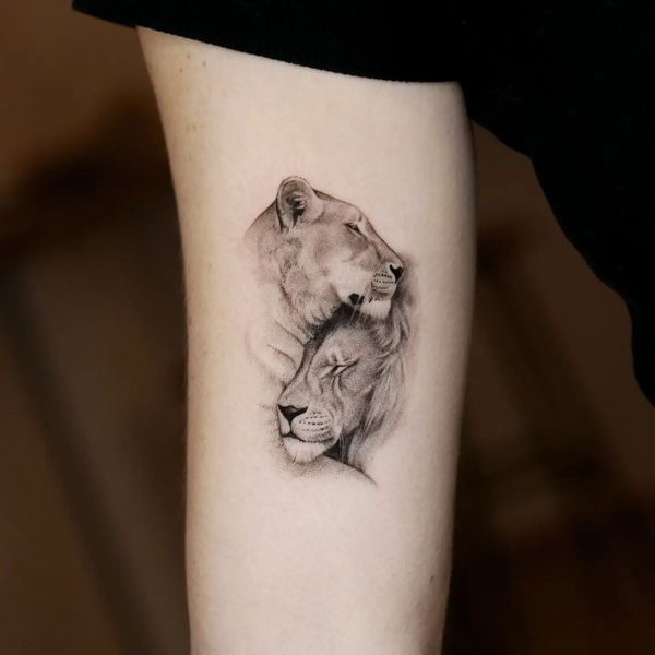 Tattoo sư tử cho nữ