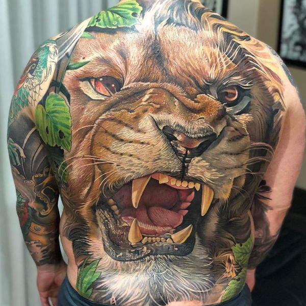 Tattoo sư tử full lưng