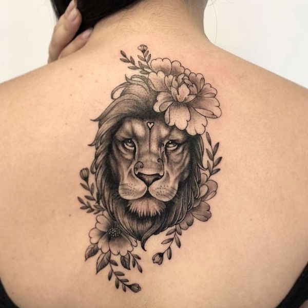 Tattoo sư tử ở lưng