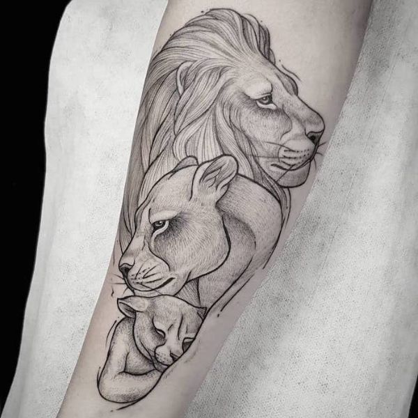 Tattoo sư tử và gia đình