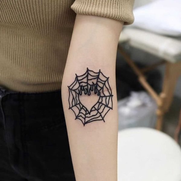Tattoo ngược tim mạng nhện