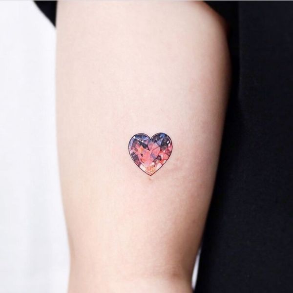 Tattoo trái khoáy tim mini