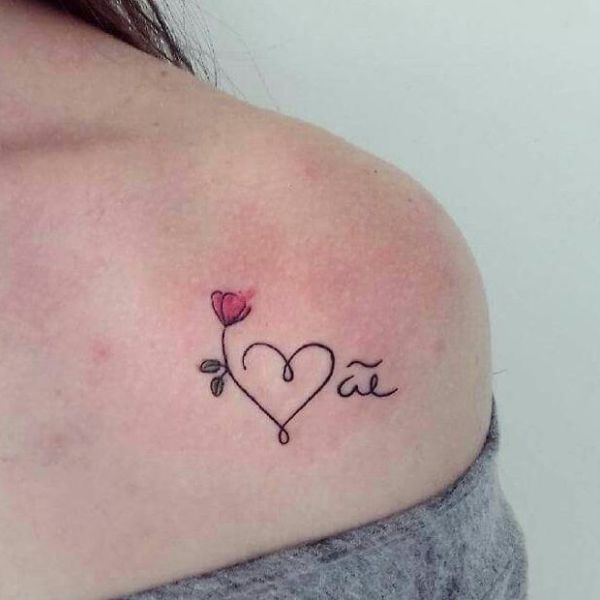 Tattoo trái ngược tim nhỏ ở vai