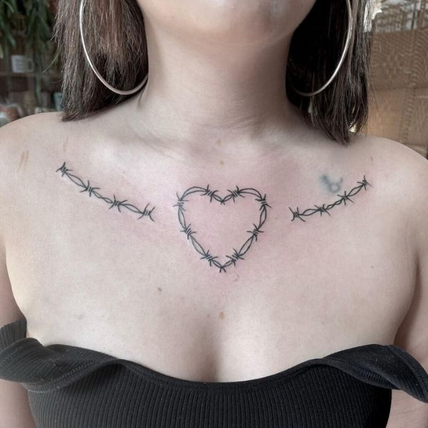 Tattoo ngược tim ở ngực