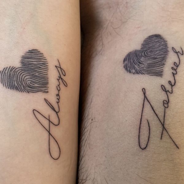 Tattoo trái ngược tim vân tay