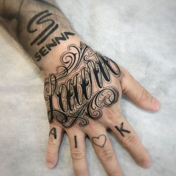 Tattoo bàn tay chữ