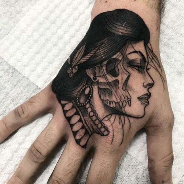 Tattoo bàn tay thiếu hụt nữ
