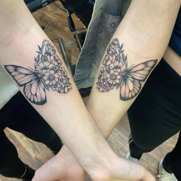Tattoo con bướm đôi