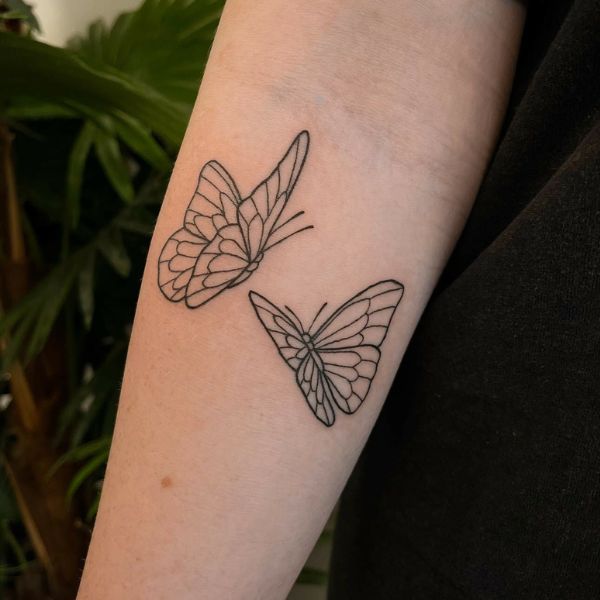 Tattoo con bướm ở cánh tay đẹp
