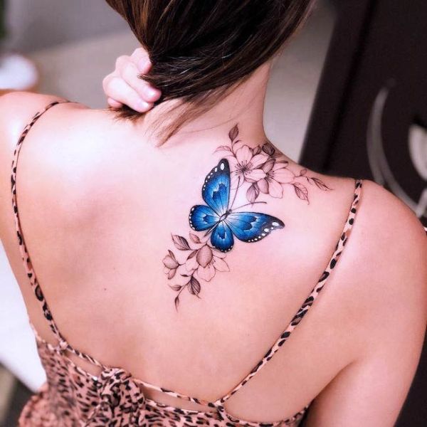 tattoo con bướm ở lưng