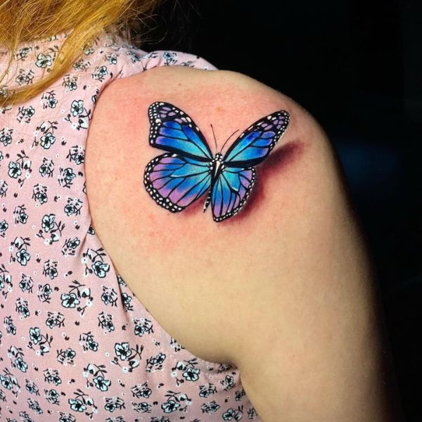 tattoo con bướm ở vai