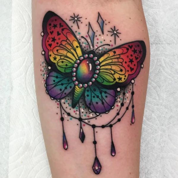 Tattoo con bướm sặc sỡ