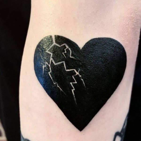 Tattoo ngược tim đen