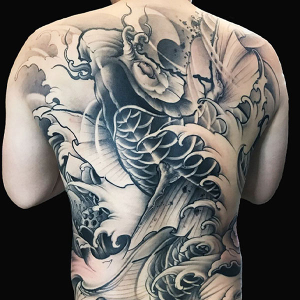 Tattoo cá Long kín sống lưng siêu đẹp