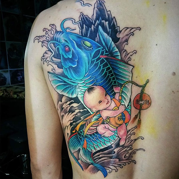 Tattoo cá Long nửa lưng