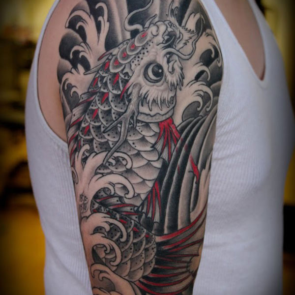 Tattoo cá Long ở bắp tay chất