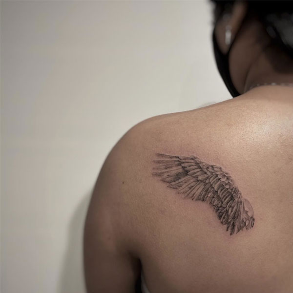 Tattoo cánh thiên thần ở vai