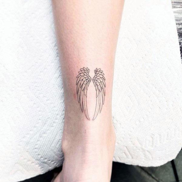 Tattoo cánh thiên thần ở chân đẹp