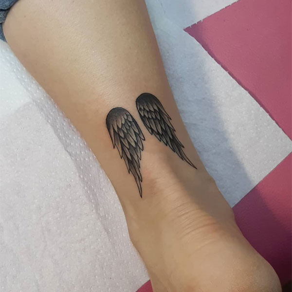 Tattoo cánh thiên thần ở chân