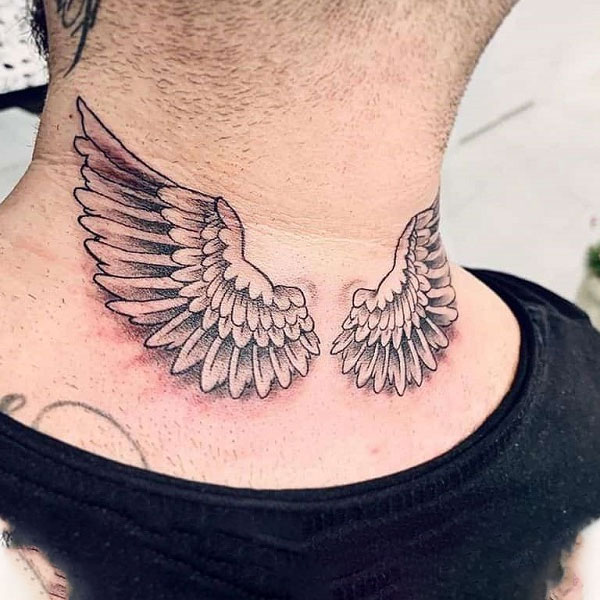 Tattoo cánh thiên thần ở cổ đẹp