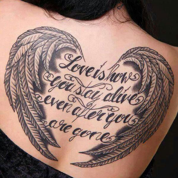 Tattoo cánh thiên thần và chữ