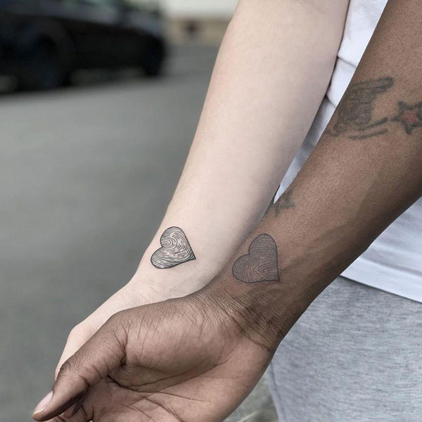Tattoo cặp mini trái tim vân tay